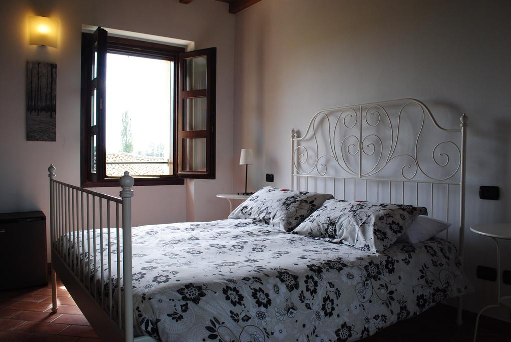 Agriturismo Cascina Mora Павия Стая снимка